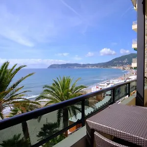  Appart hôtel Sole Mare Alaxi